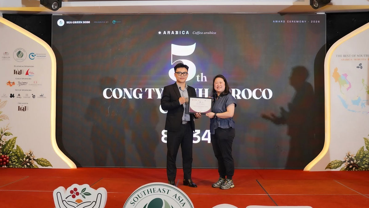 Đại diện của Aeroco Coffee lên nhận giải tại SEA Green Coffee Competition 2026
