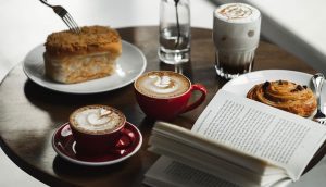 Điều gì xảy ra nếu uống cà phê ngay sau khi ngủ dậy?