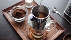 Sự khác biệt giữa cà phê pha máy và cà phê pha phin